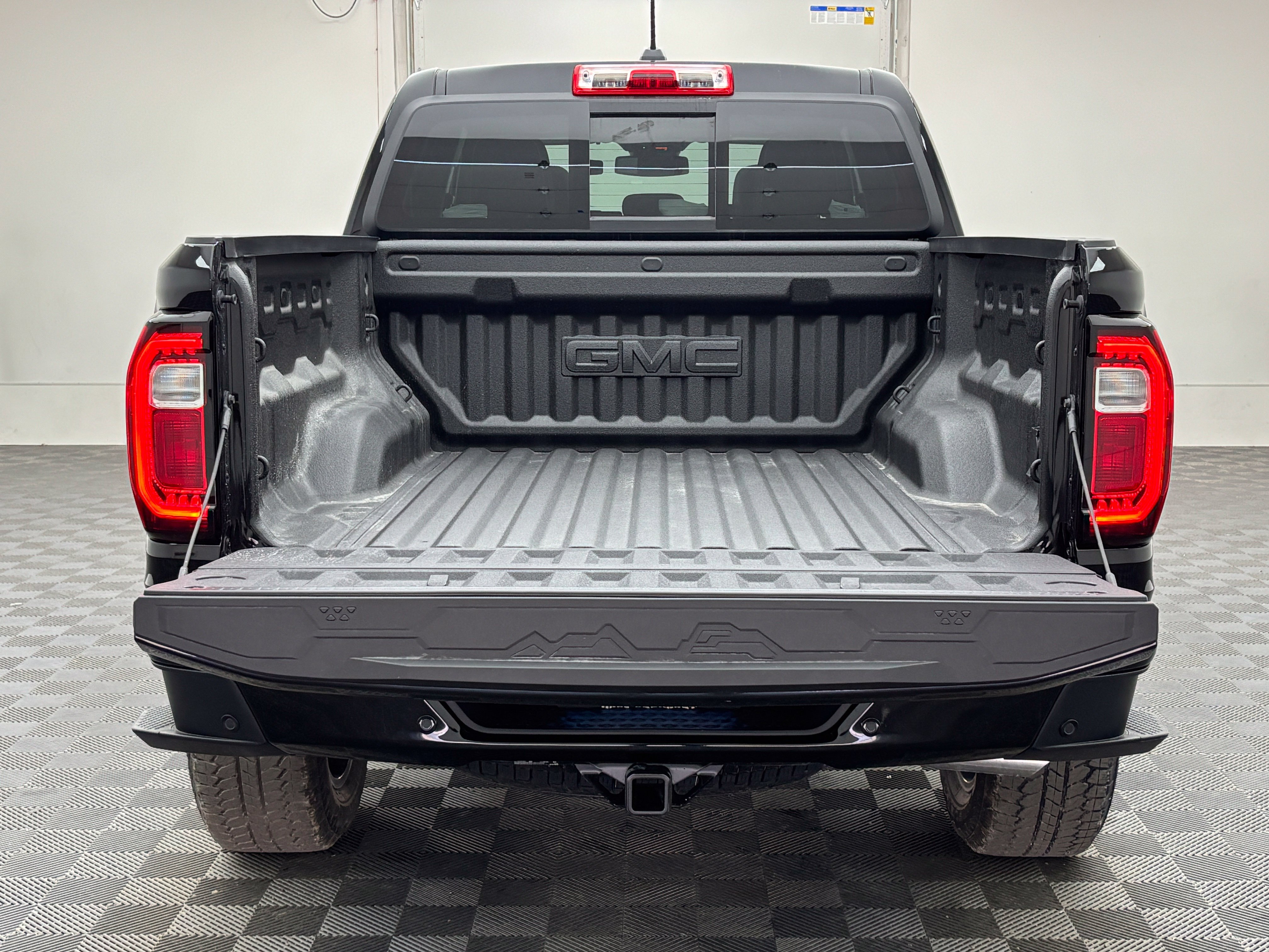 New 2026 GMC Canyon Denali w/ LPO, Black Badging Package AWD/4WD image 10