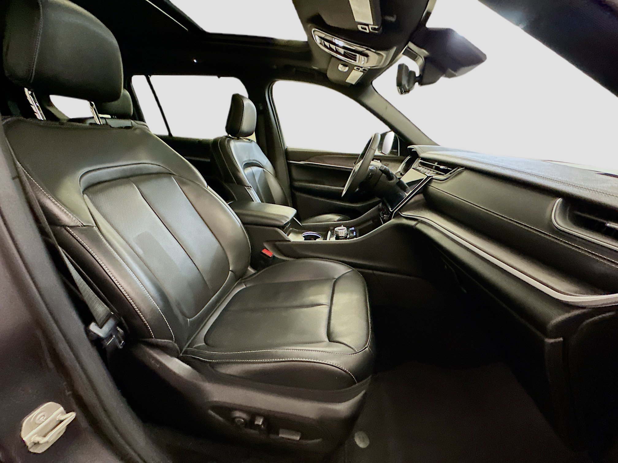 Used 2024 Jeep Grand Cherokee L Limited w/ Luxury Tech Group II image 35