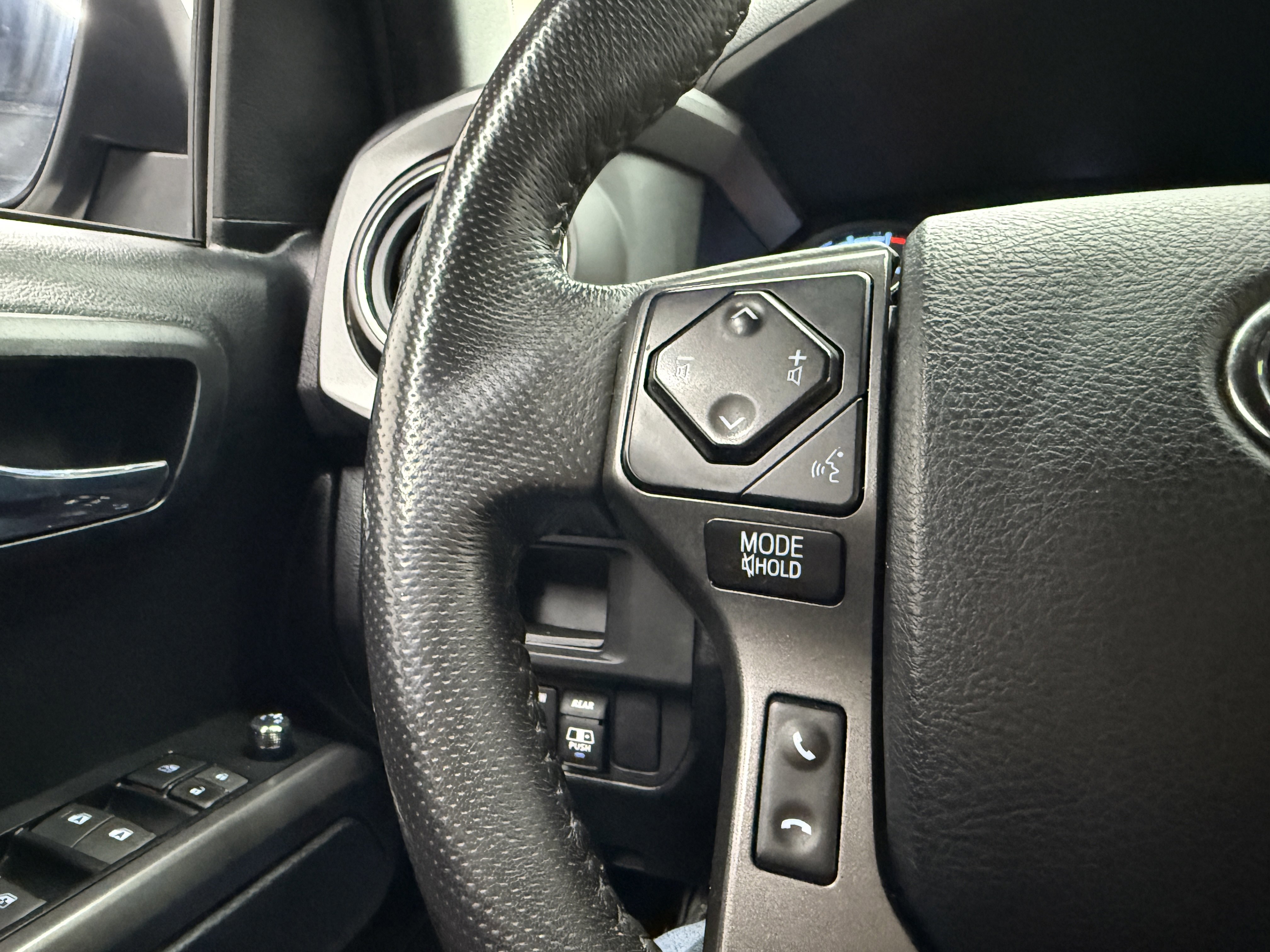 Used 2017 Toyota Tacoma TRD Off-Road image 16