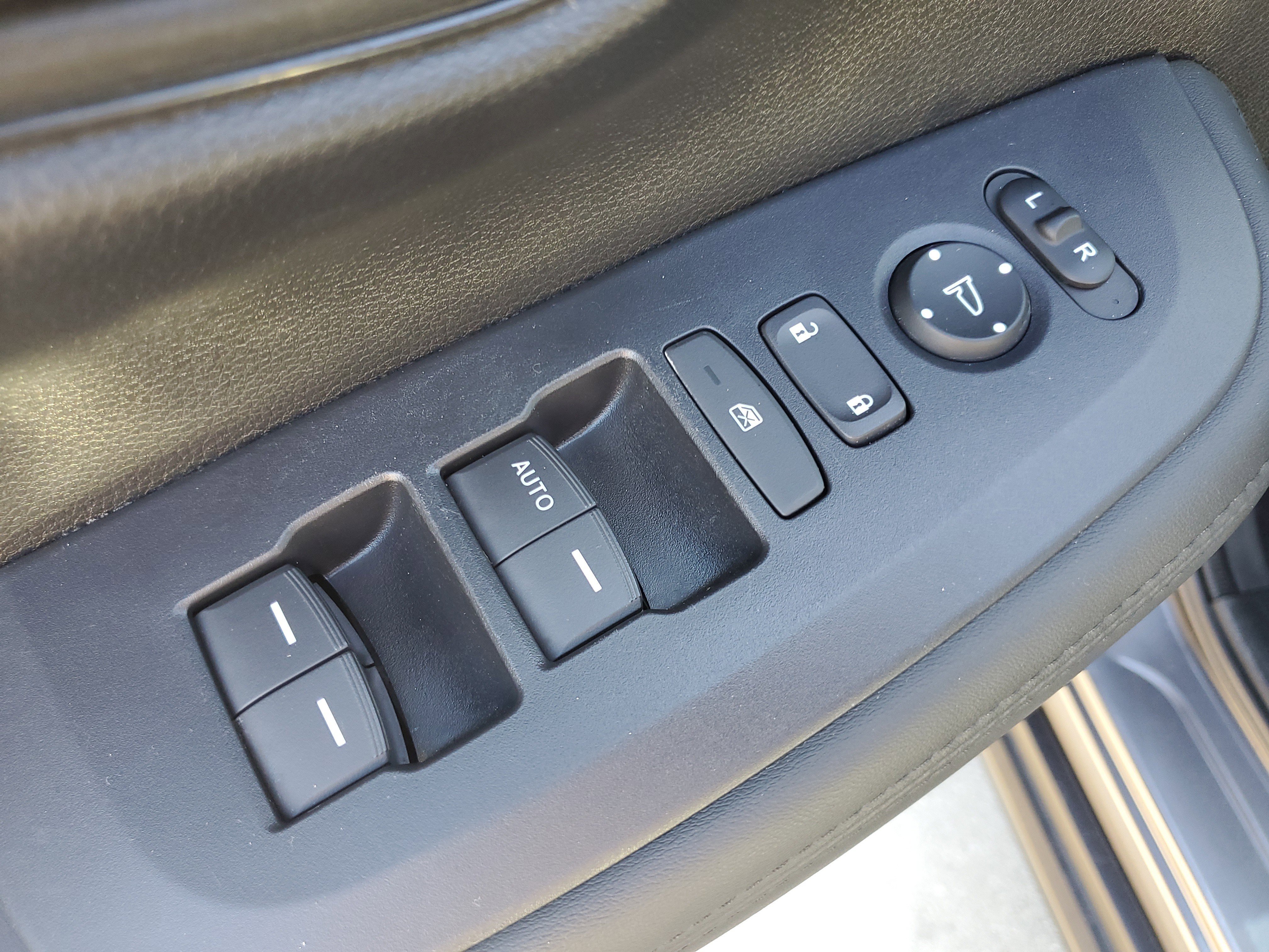 Used 2025 Honda HR-V LX image 18