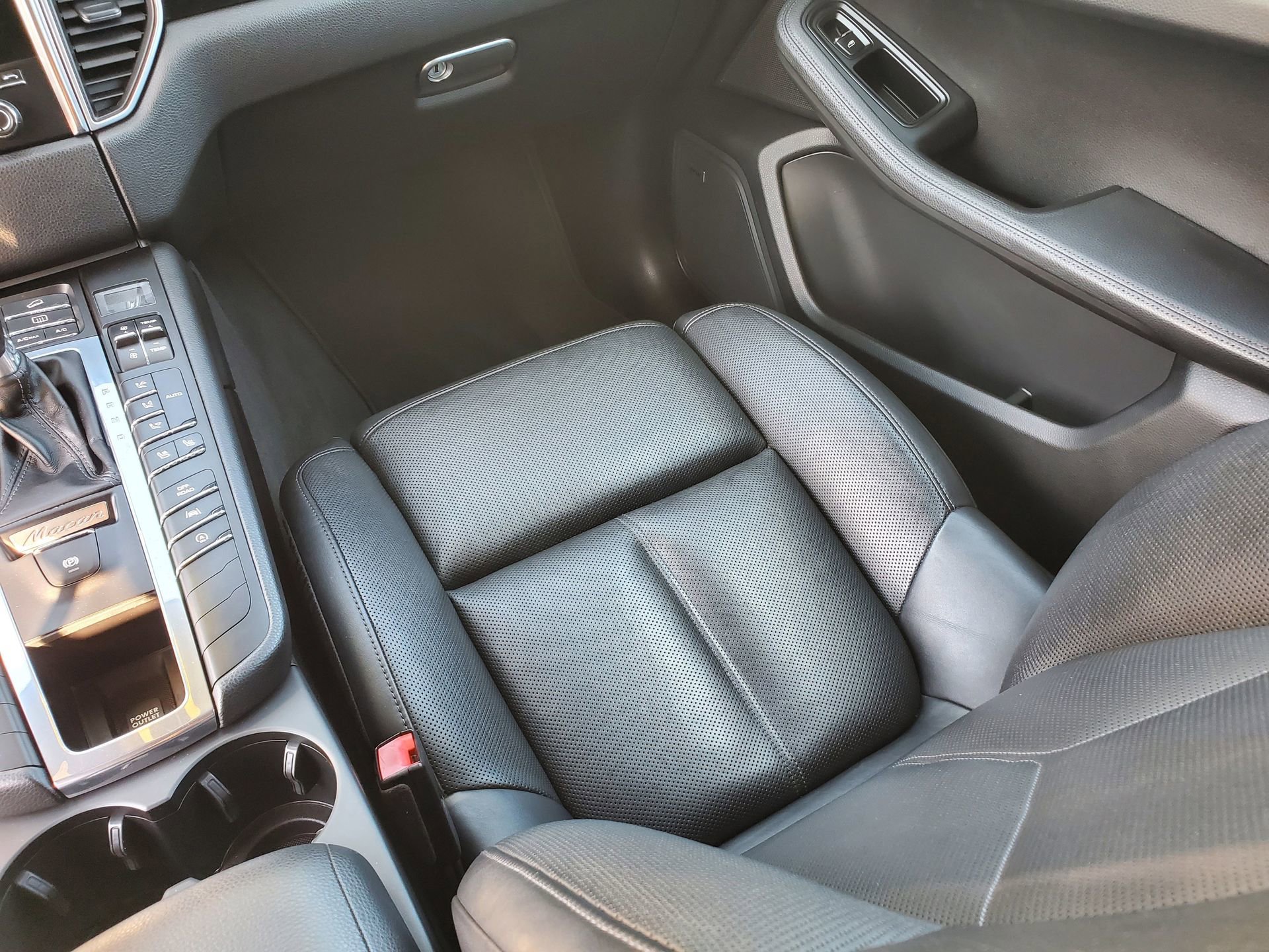 Used 2018 Porsche Macan S image 15