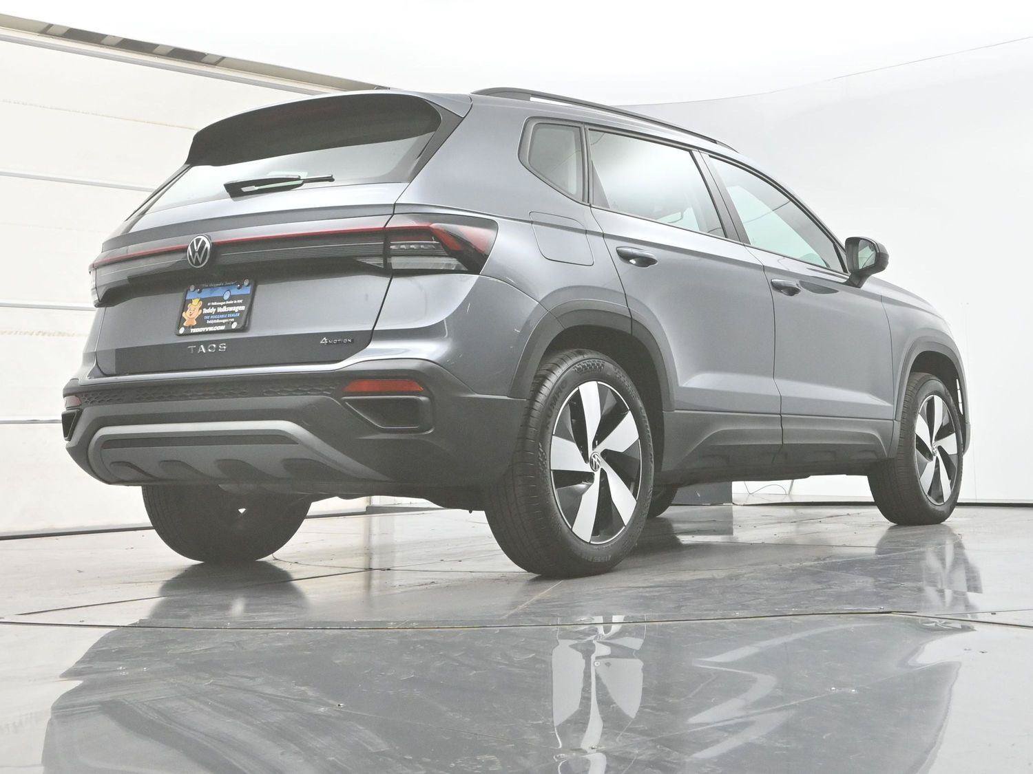 Certified 2025 Volkswagen Taos S AWD/4WD image 32
