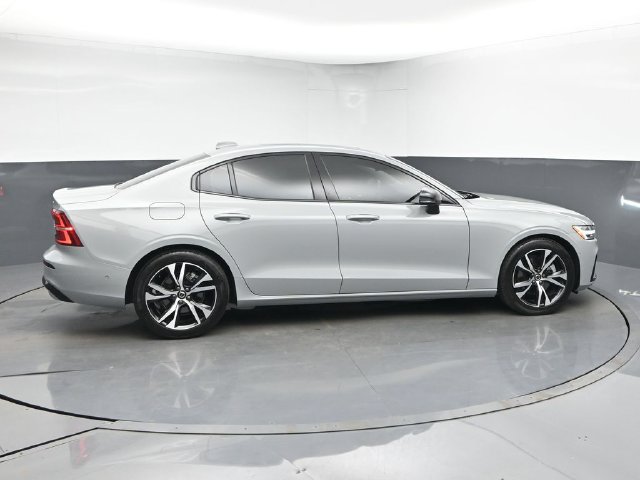 Used 2025 Volvo S60 B5 Plus FWD image 9
