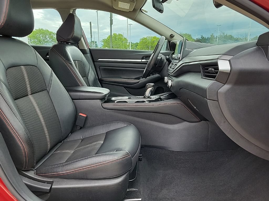 Used 2024 Nissan Altima 2.5 SR FWD image 16