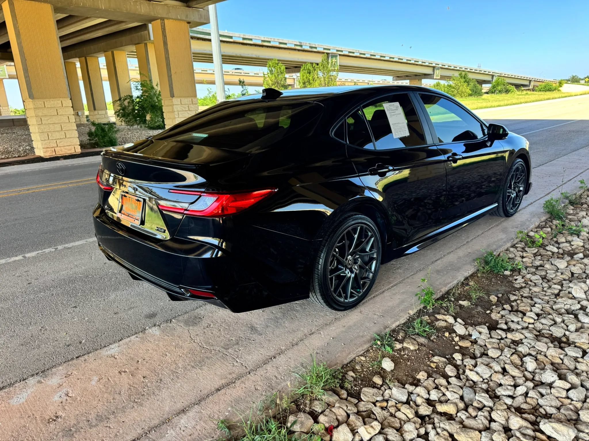 Used 2025 Toyota Camry XSE FWD image 3