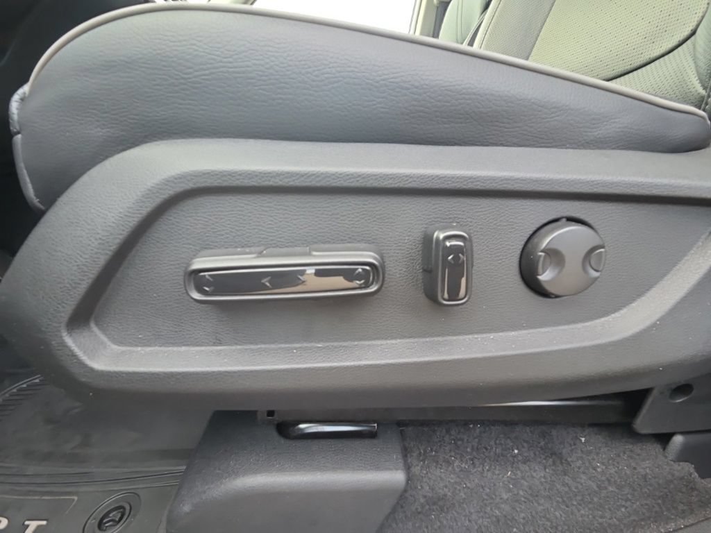 Used 2024 Honda Pilot Elite image 31