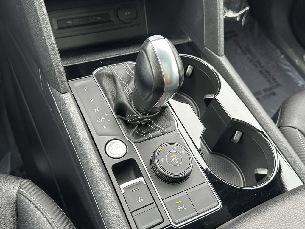 Used 2023 Volkswagen Atlas Cross Sport SE w/ Panoramic Sunroof Package image 32