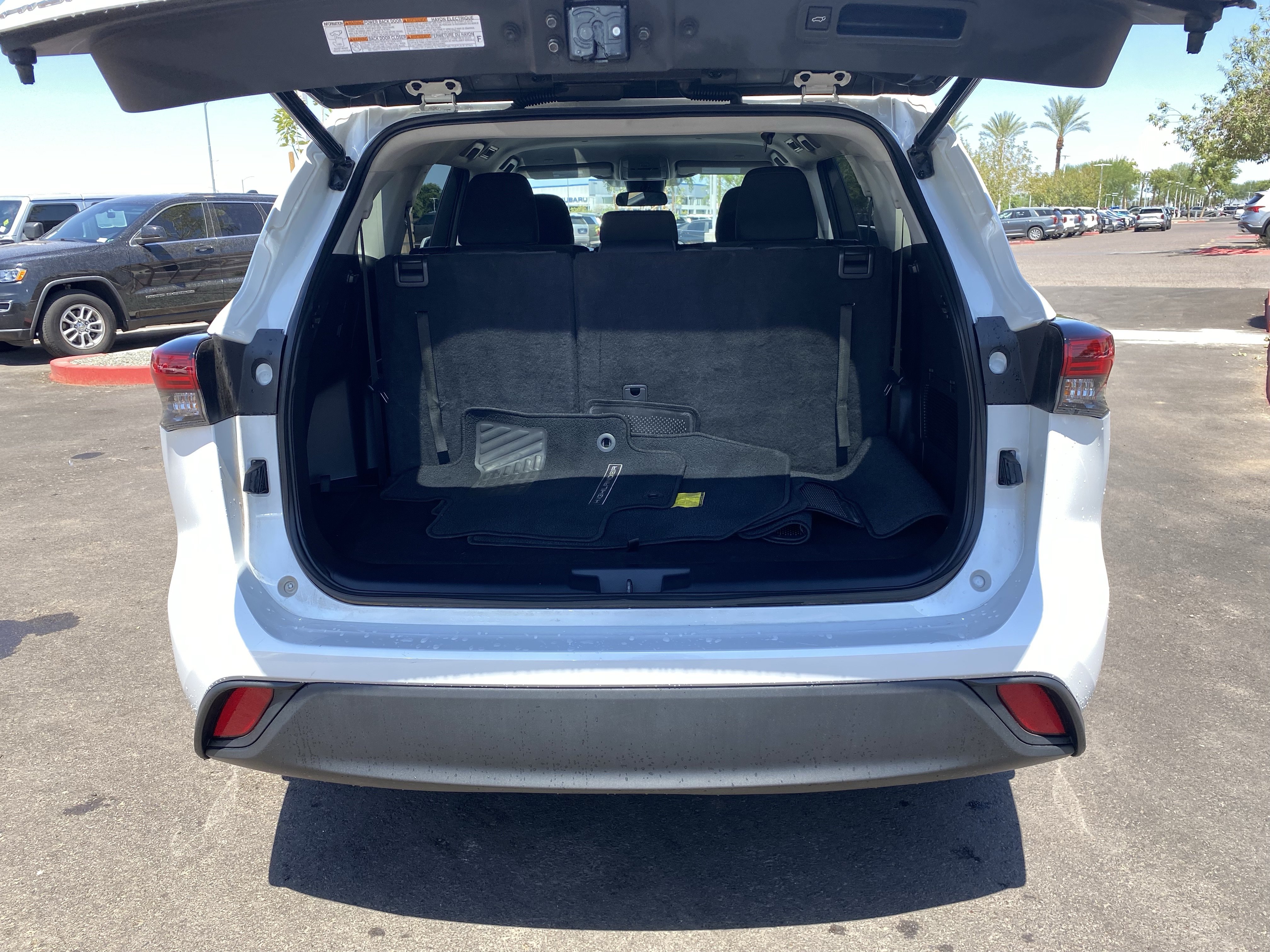 Used 2023 Toyota Highlander LE AWD/4WD image 14