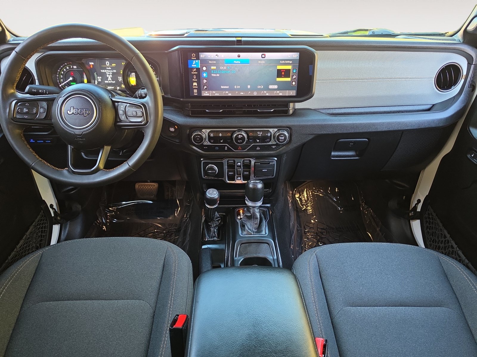 Used 2024 Jeep Wrangler Unlimited w/ Convenience Group AWD/4WD image 10