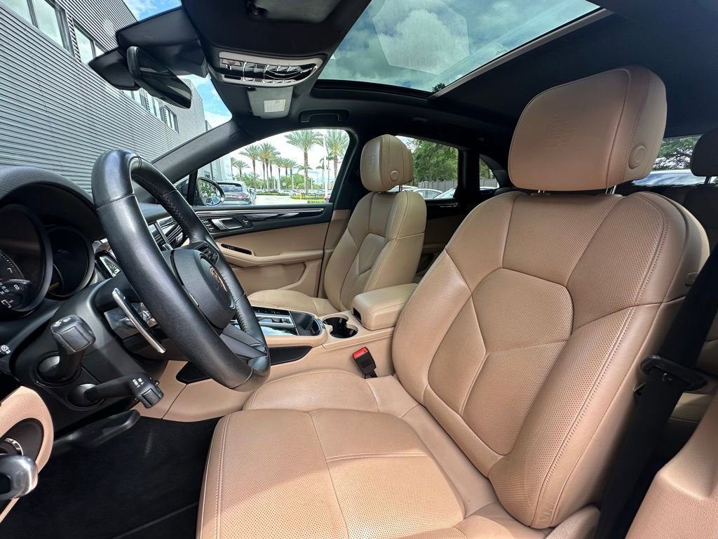Certified 2023 Porsche Macan AWD/4WD image 5