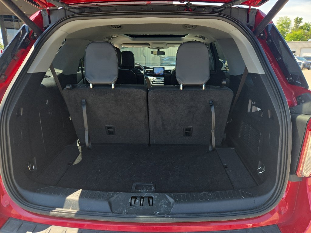 Used 2021 Ford Explorer XLT w/ Equipment Group 202A AWD/4WD image 11