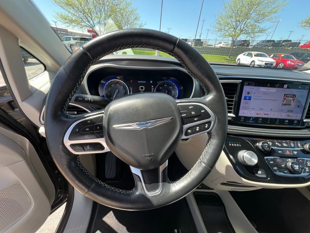 Used 2021 Chrysler Pacifica Touring-L w/ Premium & Safety Sphere Group AWD/4WD image 38