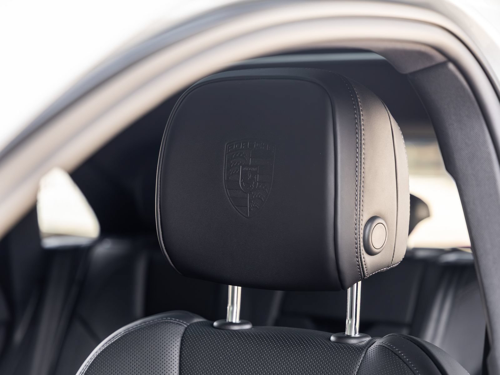Certified 2026 Porsche Macan AWD/4WD image 29
