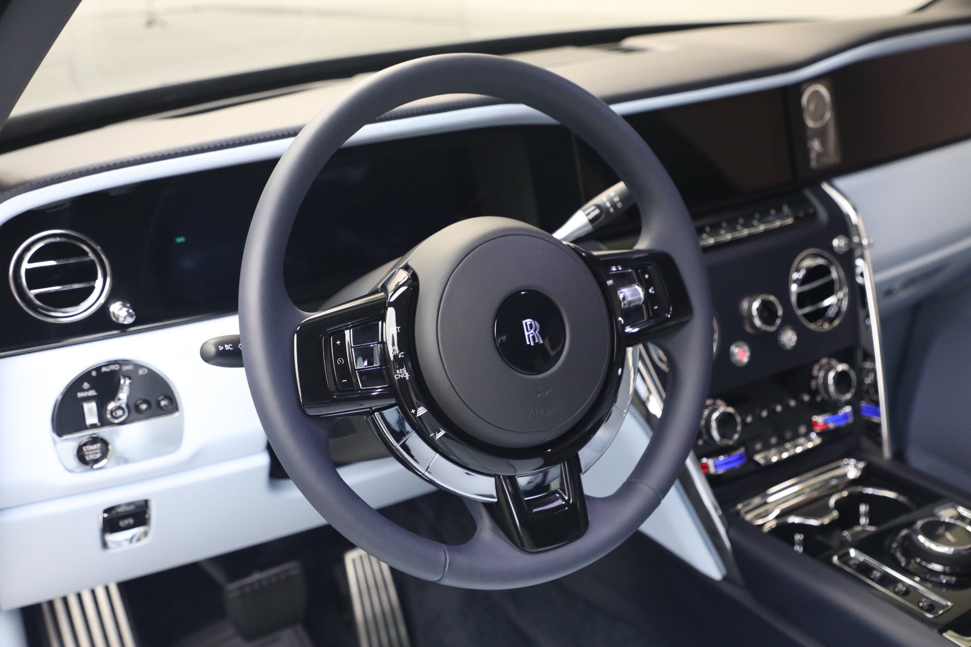 Certified 2025 Rolls-Royce Cullinan AWD/4WD image 32