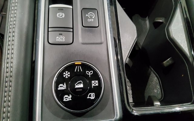 Used 2024 Nissan Pathfinder Platinum image 27