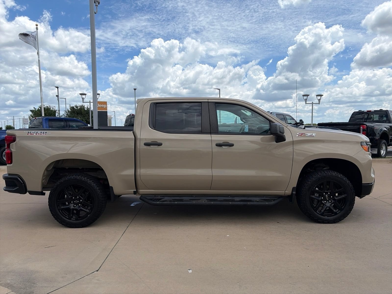 Used 2022 Chevrolet Silverado 1500 Custom Trail Boss w/ LPO, Dark Essentials Package AWD/4WD image 6