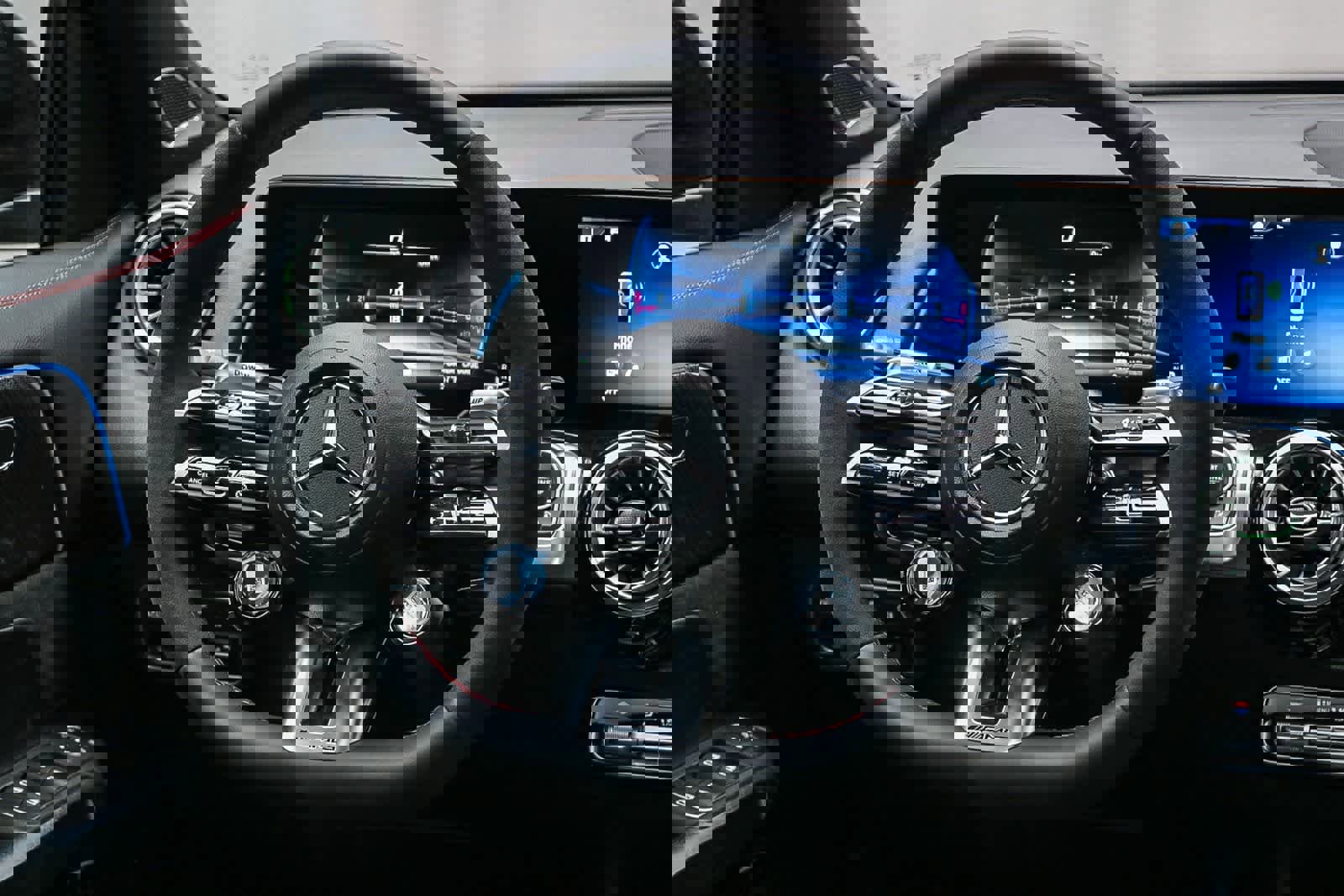 New 2025 Mercedes-Benz GLB 35 AMG 4MATIC image 16