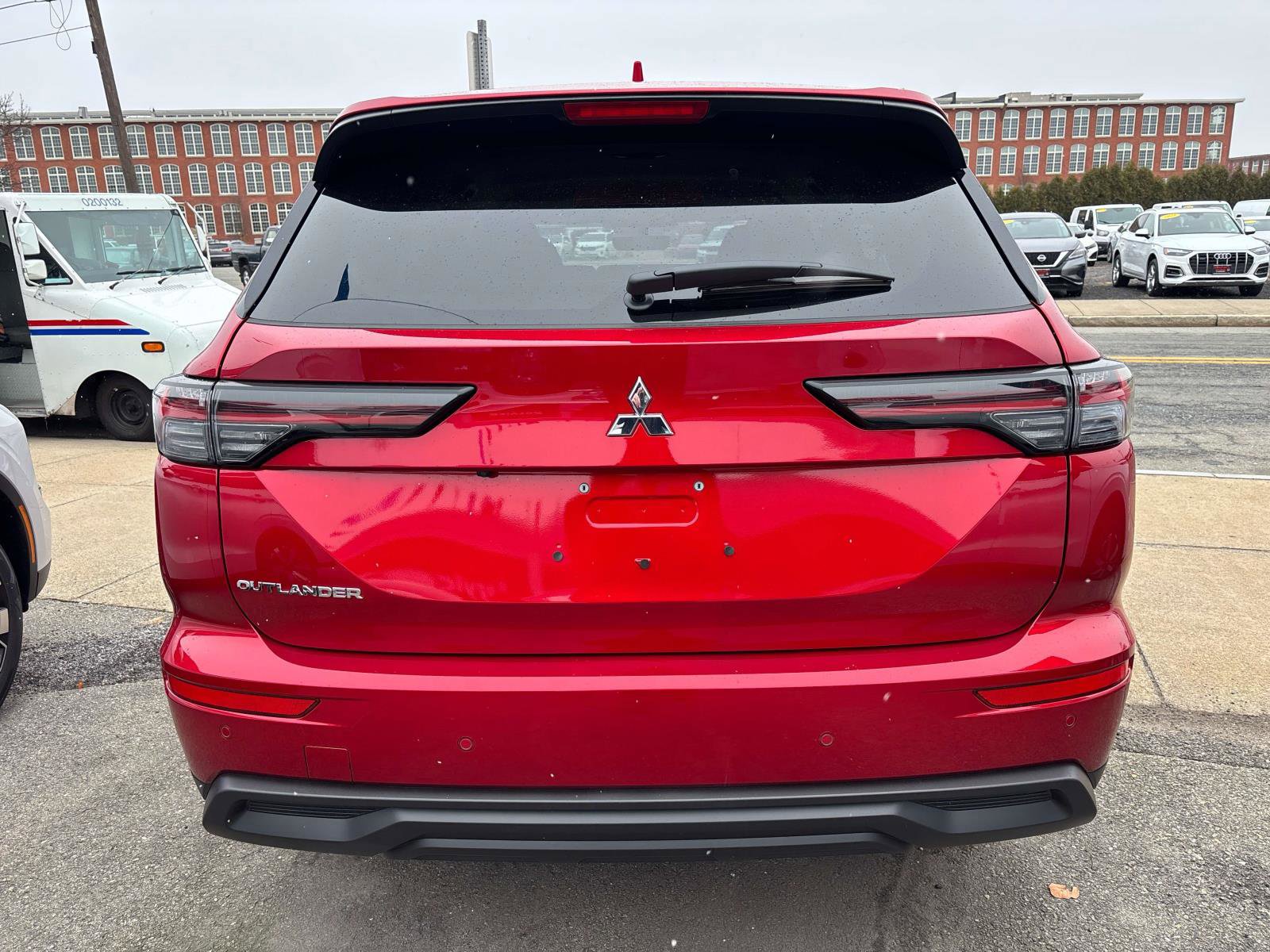 New 2026 Mitsubishi Outlander ES image 2