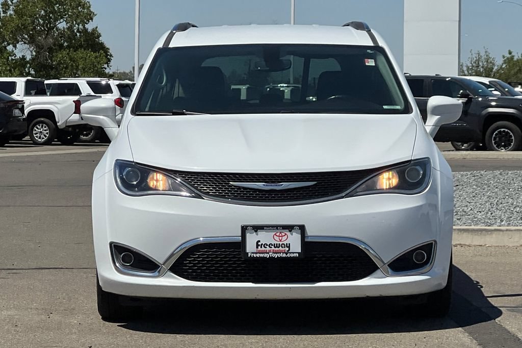 Used 2020 Chrysler Pacifica Touring-L FWD image 11