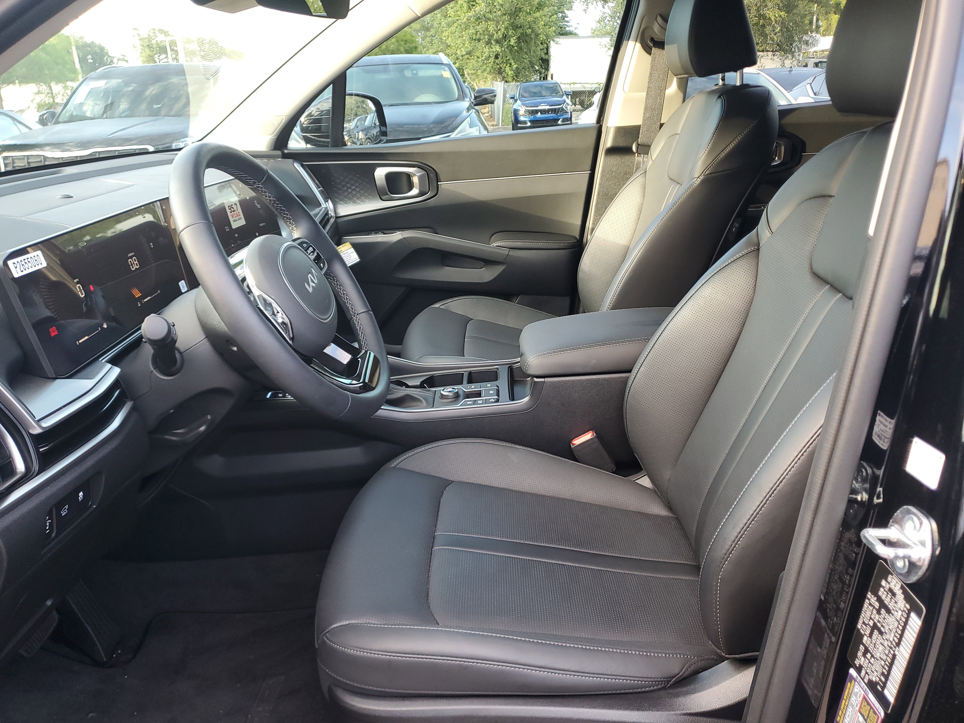 Certified 2025 Kia Sorento EX w/ Panoramic Sunroof Package FWD image 17