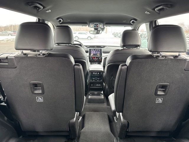 Used 2023 Jeep Grand Cherokee L Laredo image 9