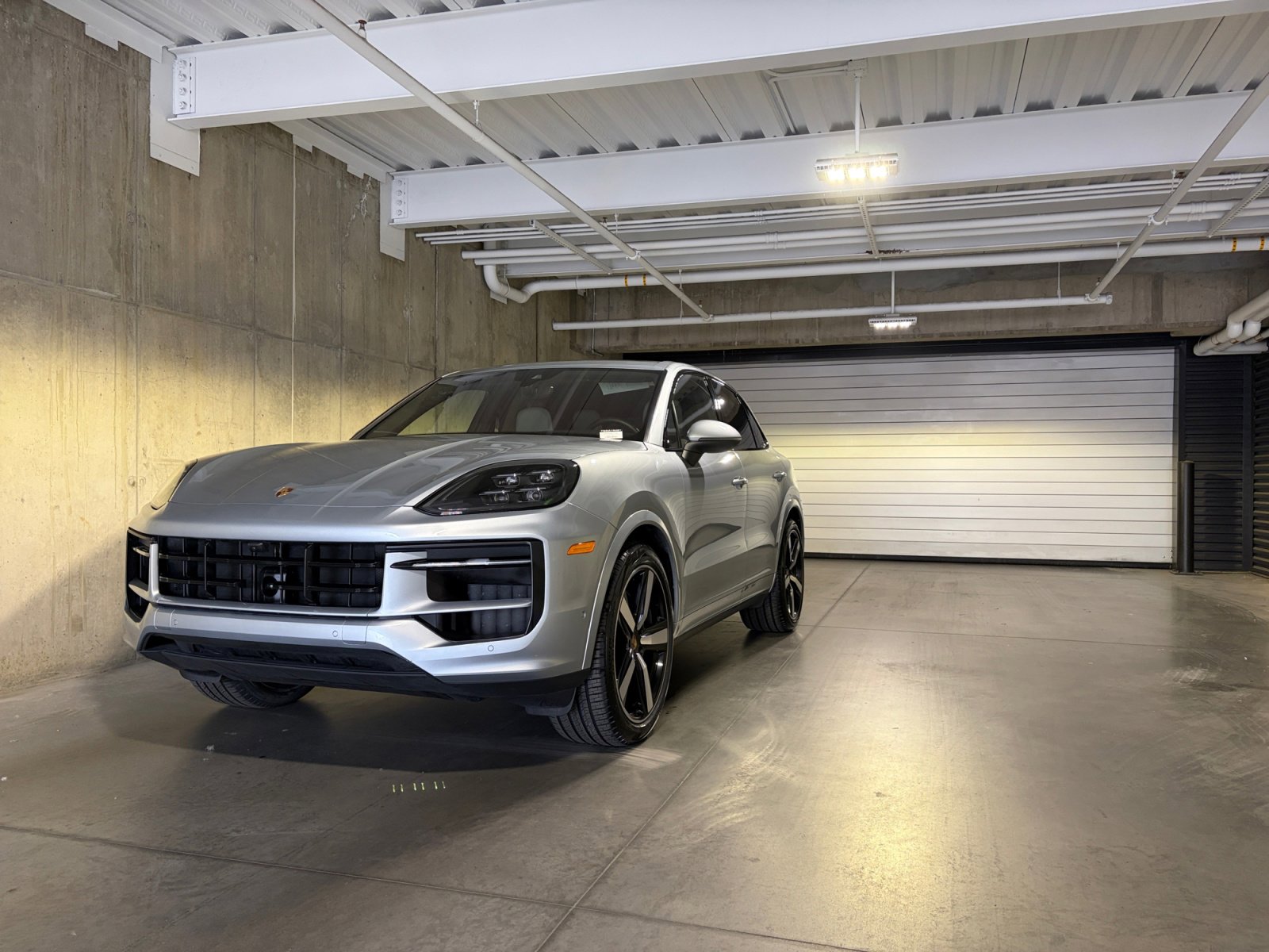 Certified 2025 Porsche Cayenne S AWD/4WD image 1