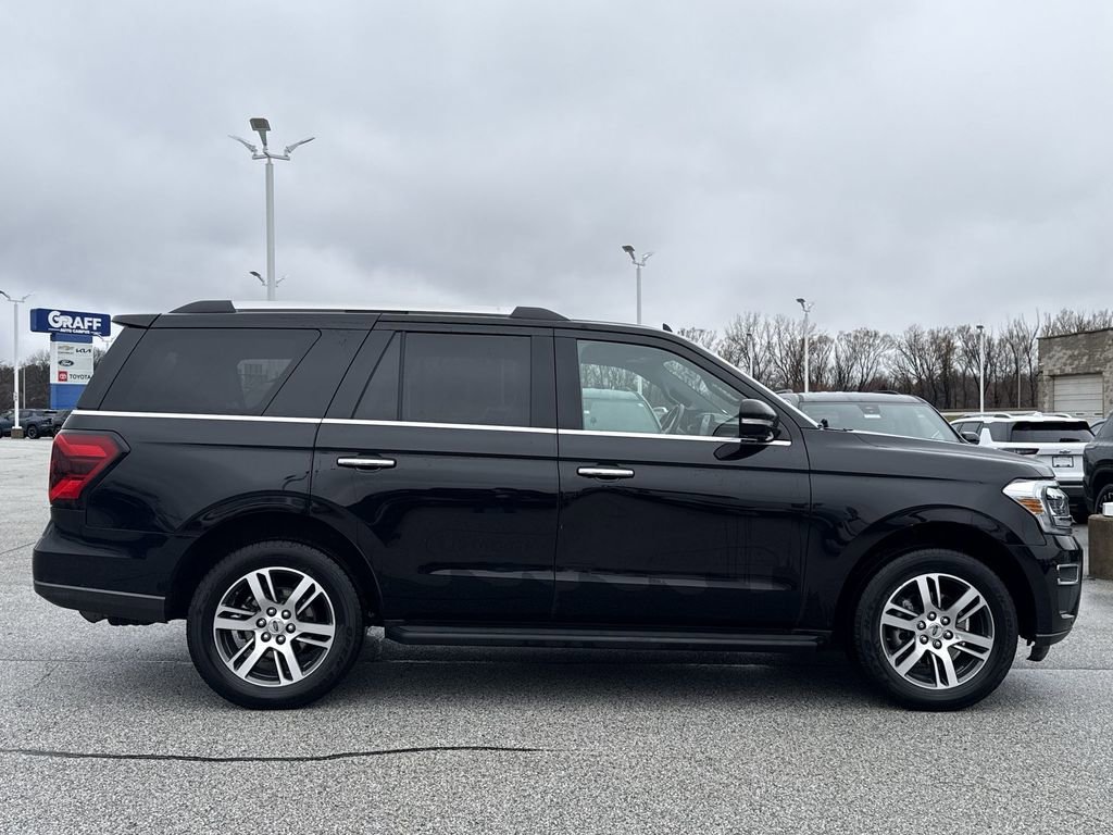 Used 2024 Ford Expedition Limited image 9