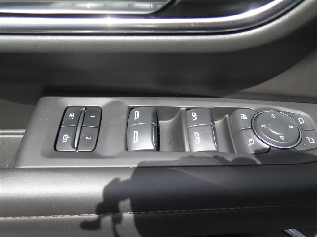Used 2024 Chevrolet Tahoe High Country AWD/4WD image 12