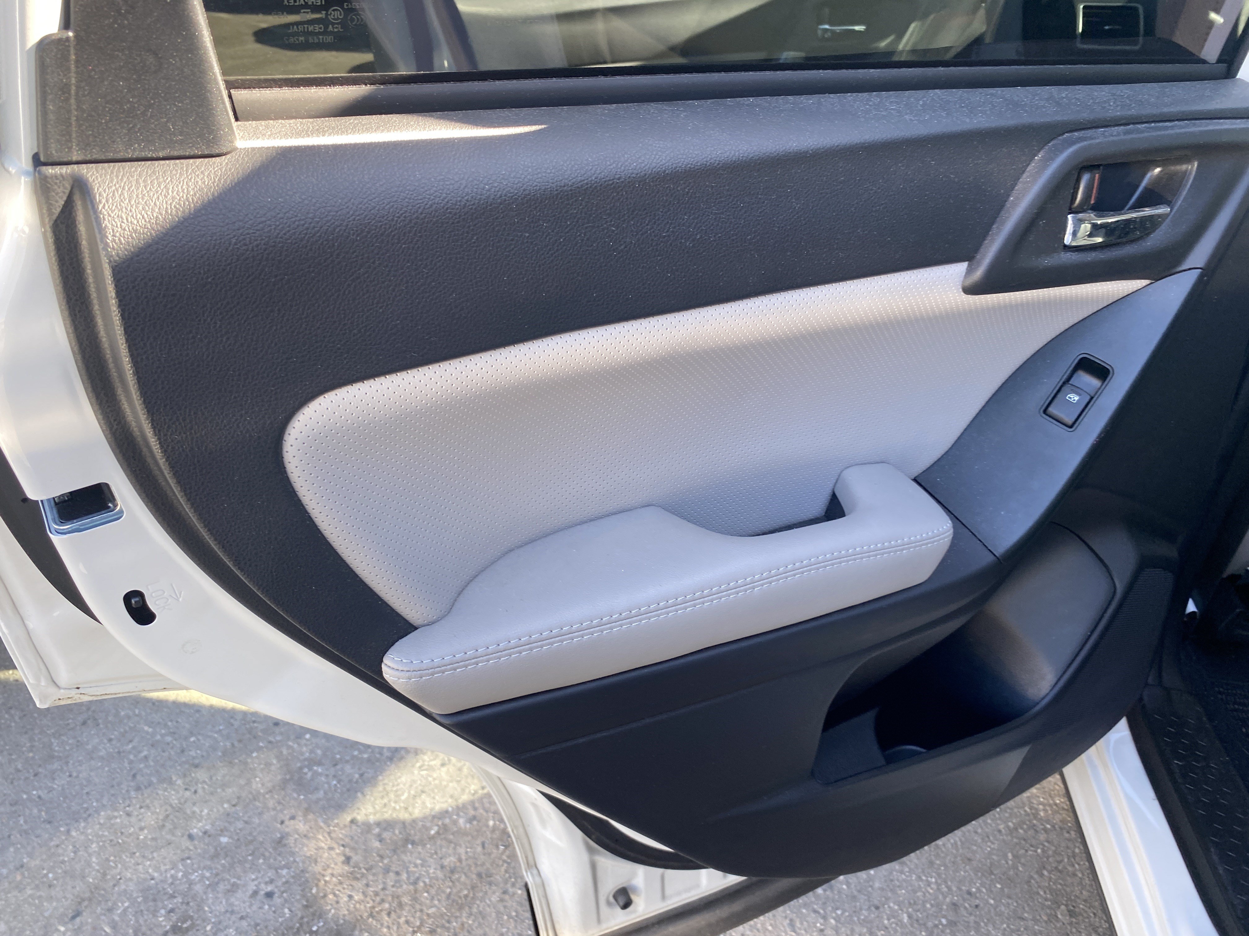 Used 2016 Subaru Forester 2.5i Limited AWD/4WD image 15