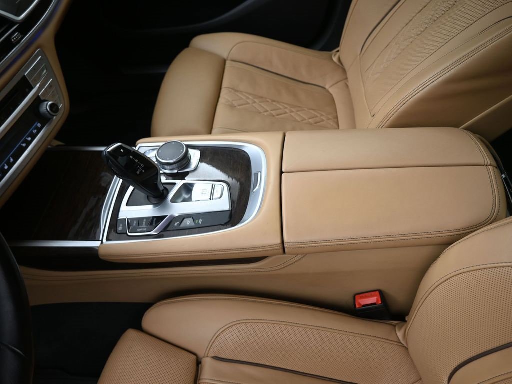 Used 2020 BMW 740i w/ Premium Package image 31