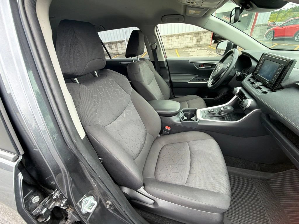 Used 2021 Toyota RAV4 XLE w/ XLE Grade Weather Package AWD/4WD image 39