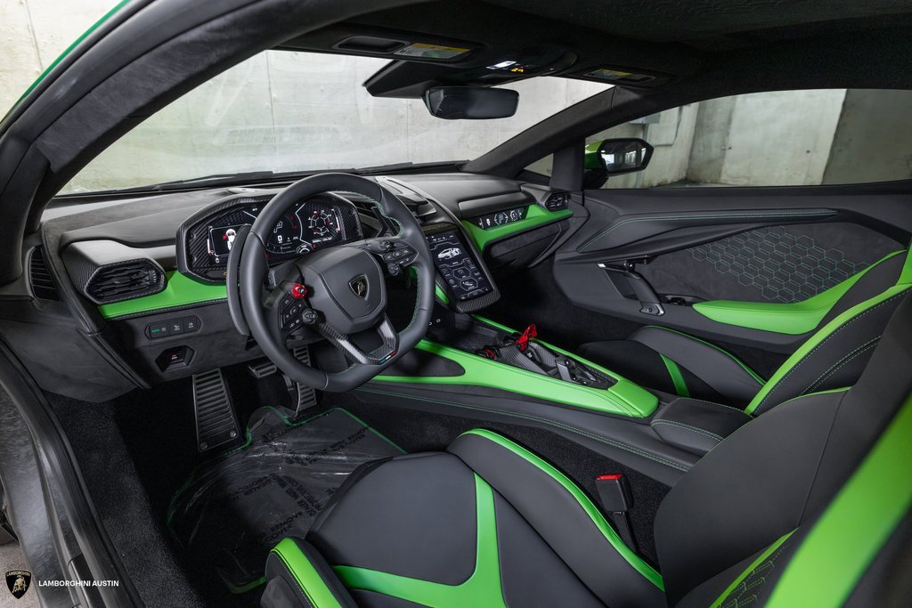 Used 2024 Lamborghini Revuelto image 20