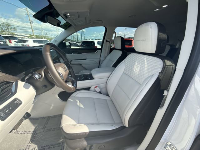 Used 2025 GMC Acadia Denali image 11