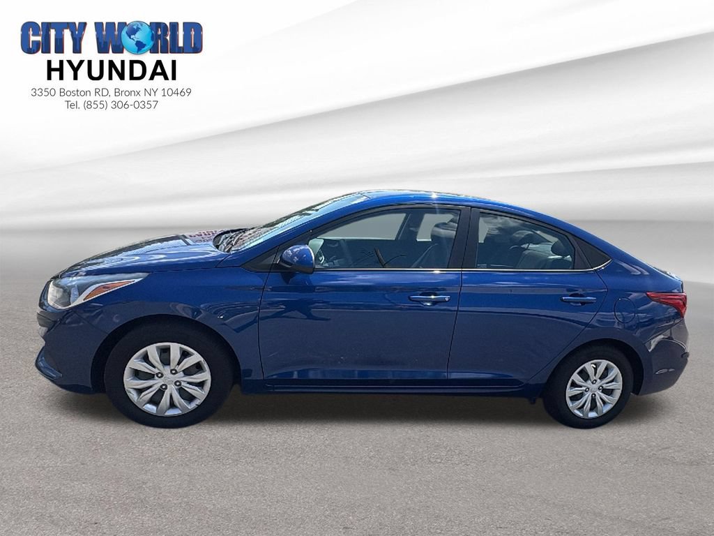 Used 2022 Hyundai Accent SE w/ Cargo Package FWD image 2