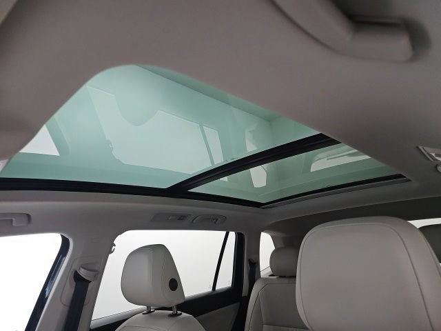 Used 2023 Volkswagen Tiguan SE w/ Panoramic Sunroof Package AWD/4WD image 27