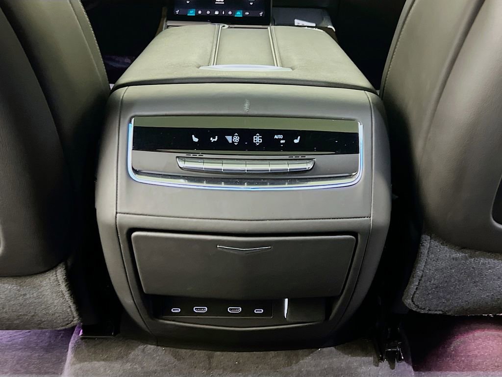 Used 2025 Cadillac Escalade ESV Sport Platinum w/ LPO, ONYX Package image 29