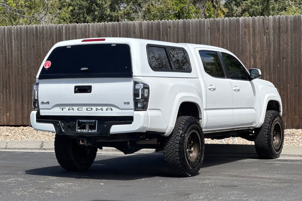 Used 2017 Toyota Tacoma SR5 w/ Tow Package AWD/4WD image 4