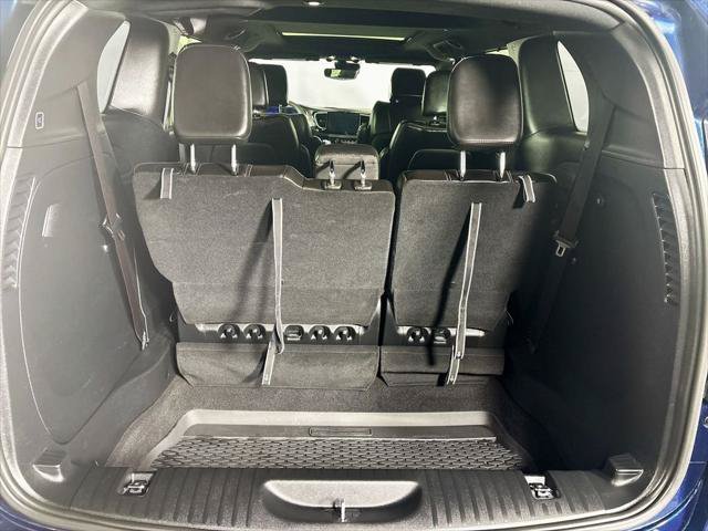 Certified 2025 Chrysler Pacifica Select AWD/4WD image 21
