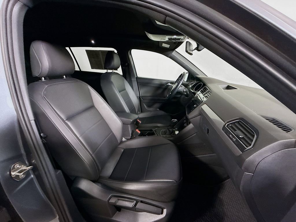 Used 2020 Volkswagen Tiguan SE R-Line image 24