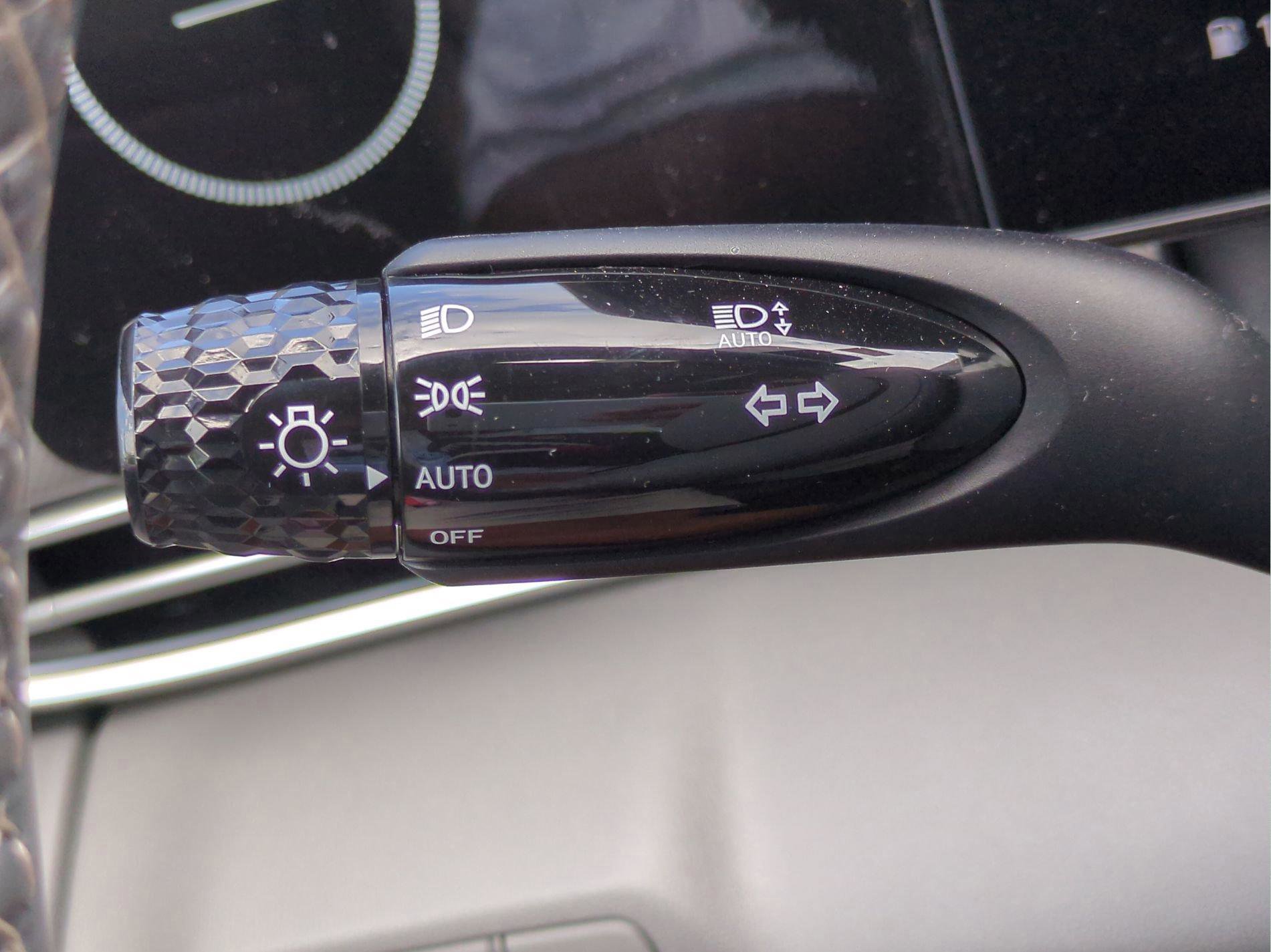 New 2025 Hyundai Elantra SEL FWD image 23