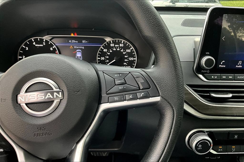 Used 2024 Nissan Altima 2.5 SV FWD image 11