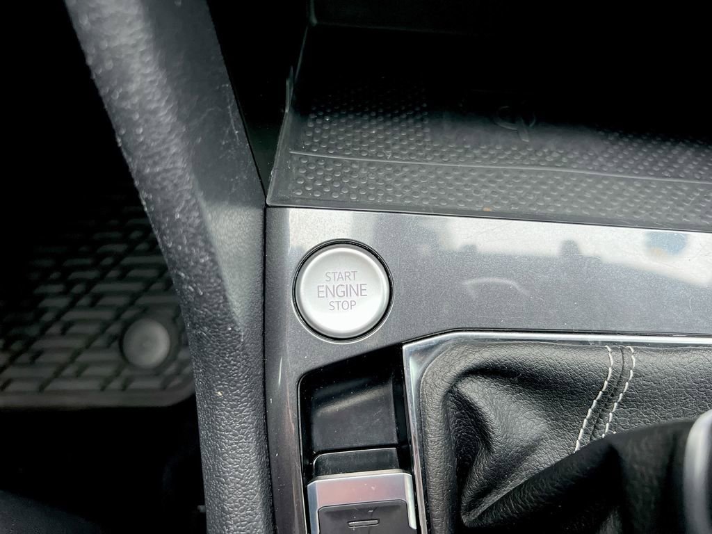 Used 2022 Volkswagen Tiguan SE R-Line image 15