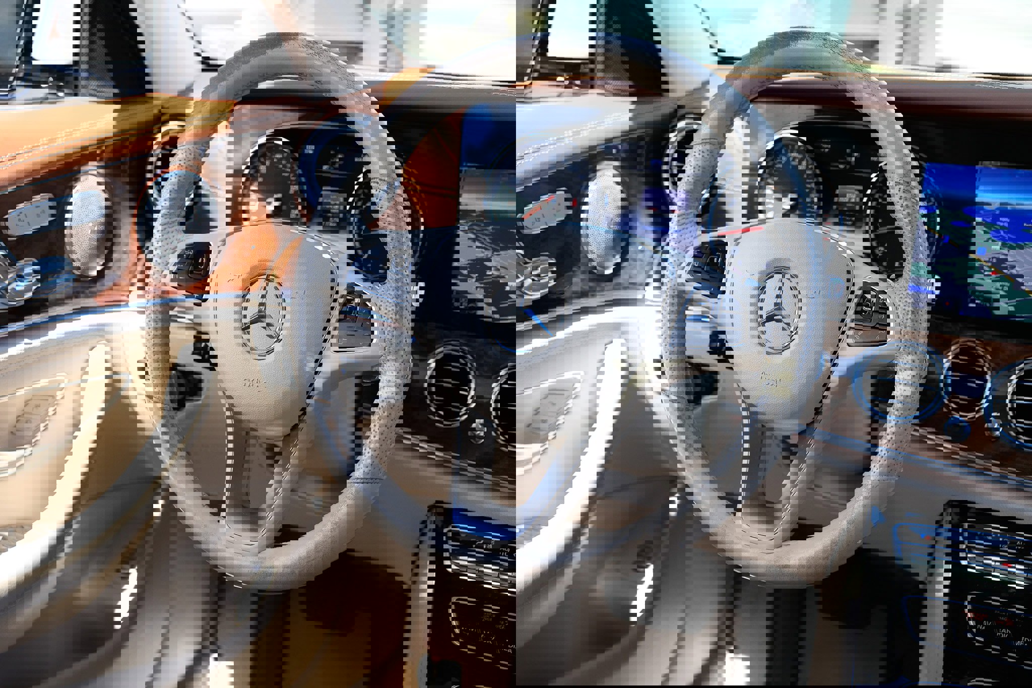 Used 2017 Mercedes-Benz E 300 4MATIC image 33