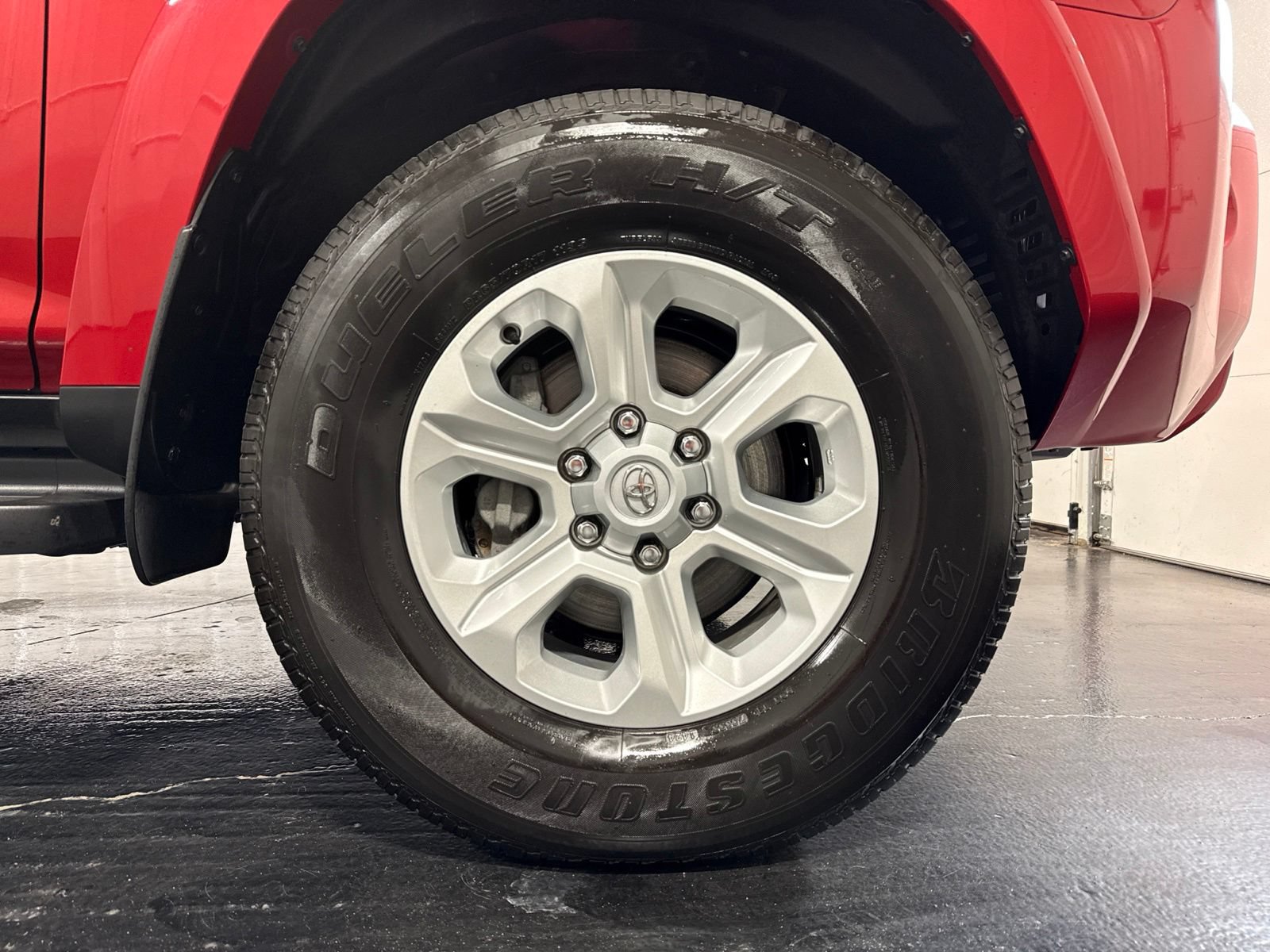 Used 2024 Toyota 4Runner SR5 AWD/4WD image 9