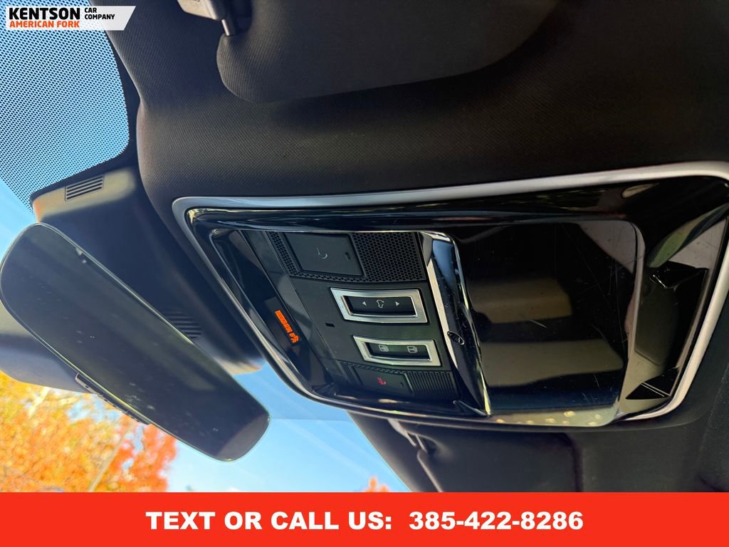 Used 2020 Land Rover Range Rover Velar R-Dynamic S image 30