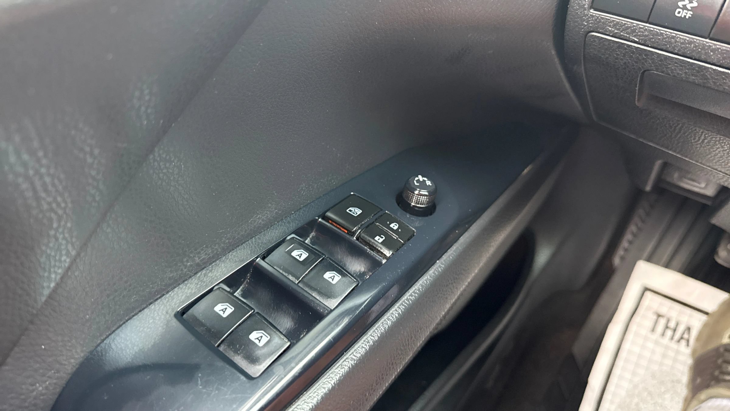 Used 2020 Toyota Camry SE FWD image 19