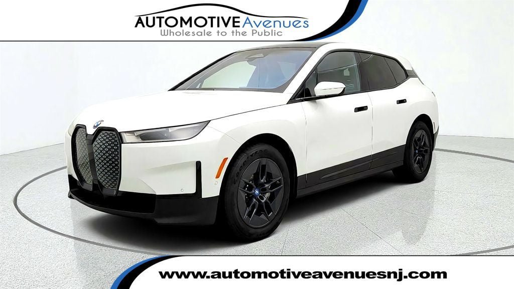 Used 2025 BMW iX xDrive50 AWD/4WD image 1
