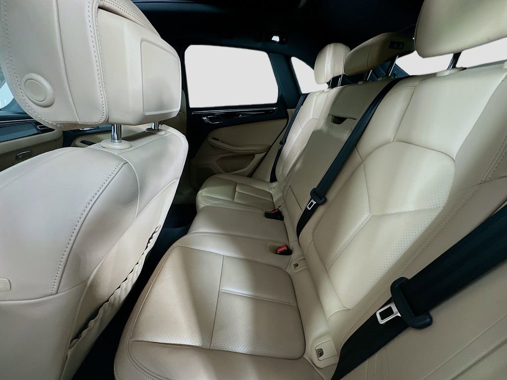 Certified 2023 Porsche Macan image 24