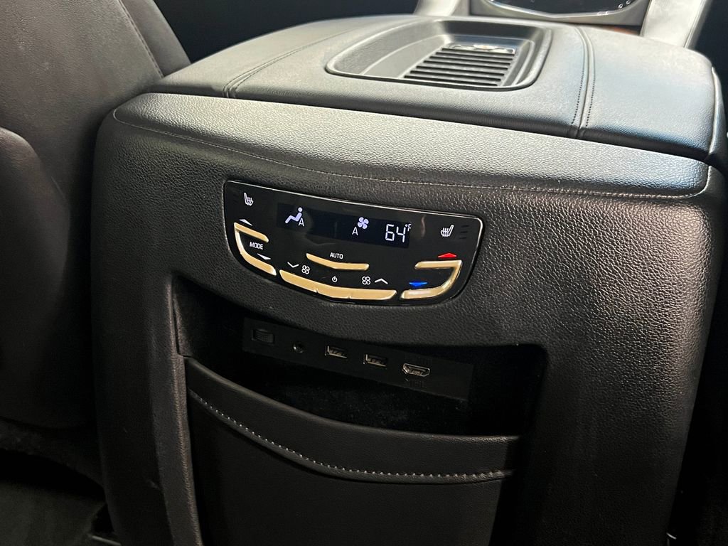 Used 2018 Cadillac Escalade Premium Luxury w/ LPO, Radiant Package AWD/4WD image 28