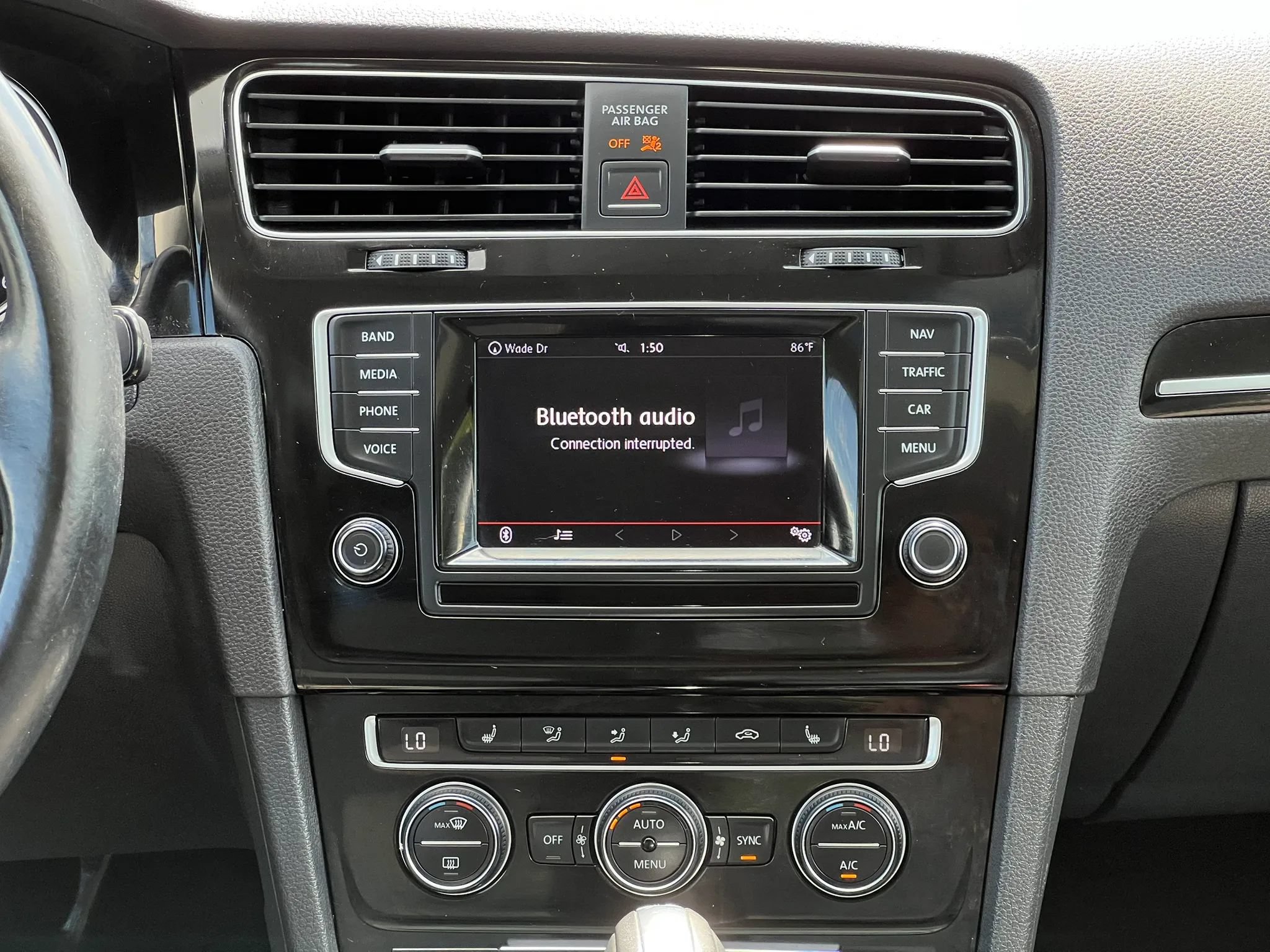 Used 2015 Volkswagen Golf 4-Door FWD image 24